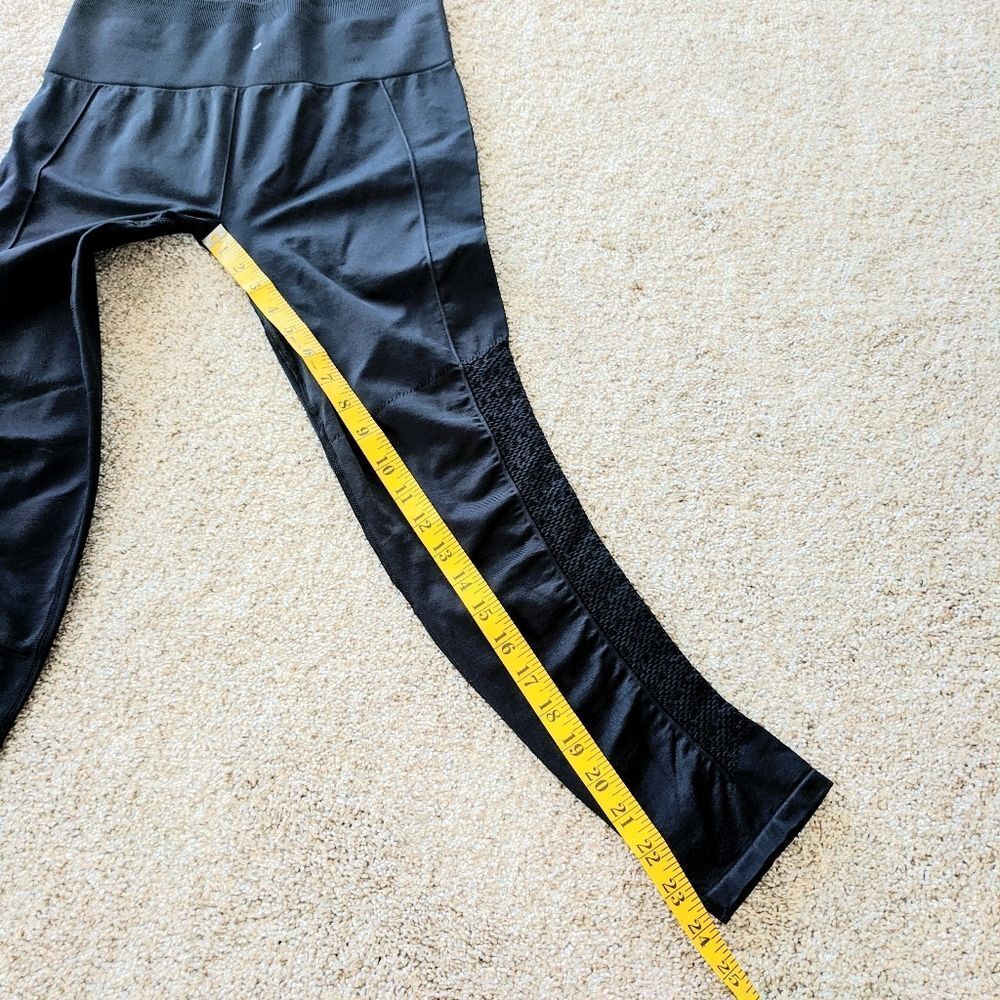Black NWT Fabletics High Waist Leggings Mesh Side Panel Workout Yoga Activewear - Picture 7 of 9